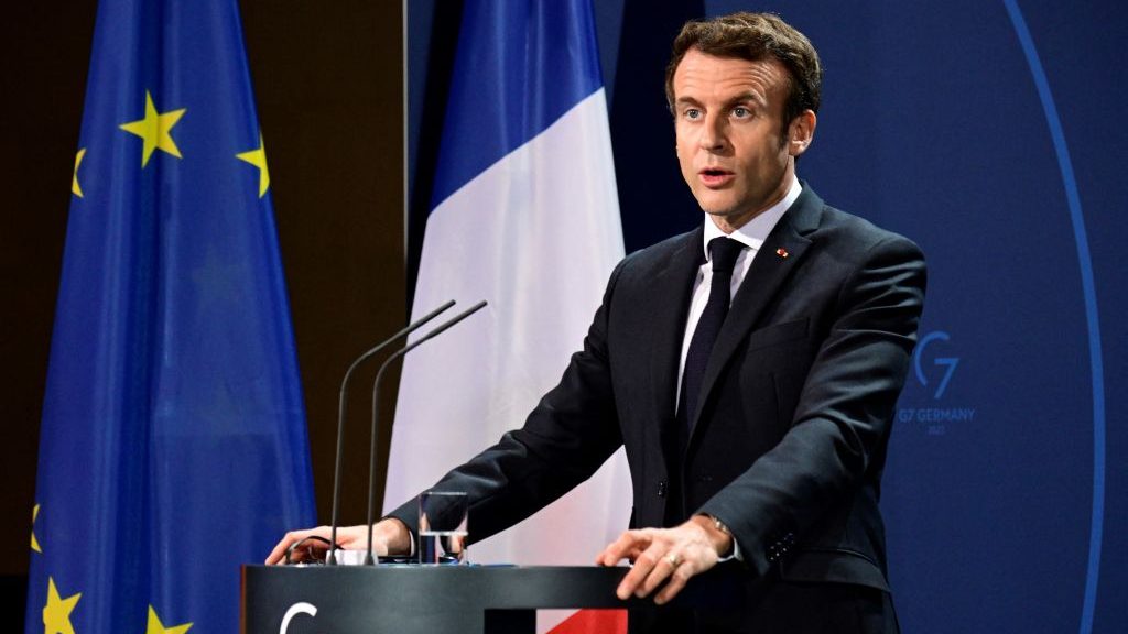 Presidente de Francia advirtió que invadir Ucrania tendría "un alto costo" para Rusia
