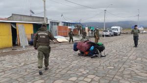 Carabineros realizó operativo de recuperación de espacios públicos en Plaza de Armas de Colchane