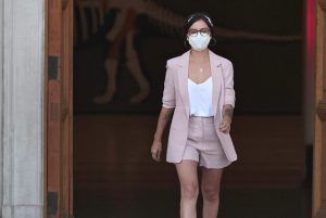 "Ahí quedaron las blusas de Paula Daza": Camila Vallejo desató locura fashionista con su look de ministra