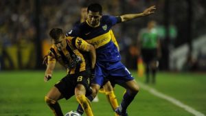 Leonardo Gil previo al duelo entre Colo Colo y Boca Juniors: “Yo siempre digo que fue un placer tratar de marcar a Riquelme”
