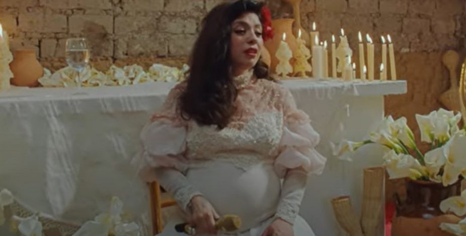 Embarazada y plantada en el altar: Mon Laferte conmovió con sorprendente Tiny Desk