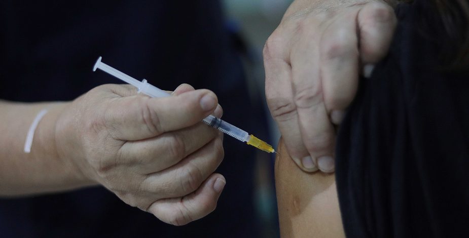 ¿Dónde vacunan los sábados en la RM? Los centros que atenderán por cuarta dosis y dosis de refuerzo