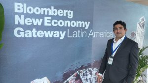 Emprendedor de energías renovables representó a Chile en evento de Bloomberg