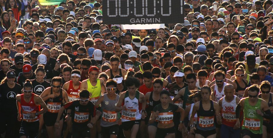 Karin Yanine destaca la presencia femenina en el Maratón de Santiago: "Es muy bueno que muchas mujeres se estén integrando"