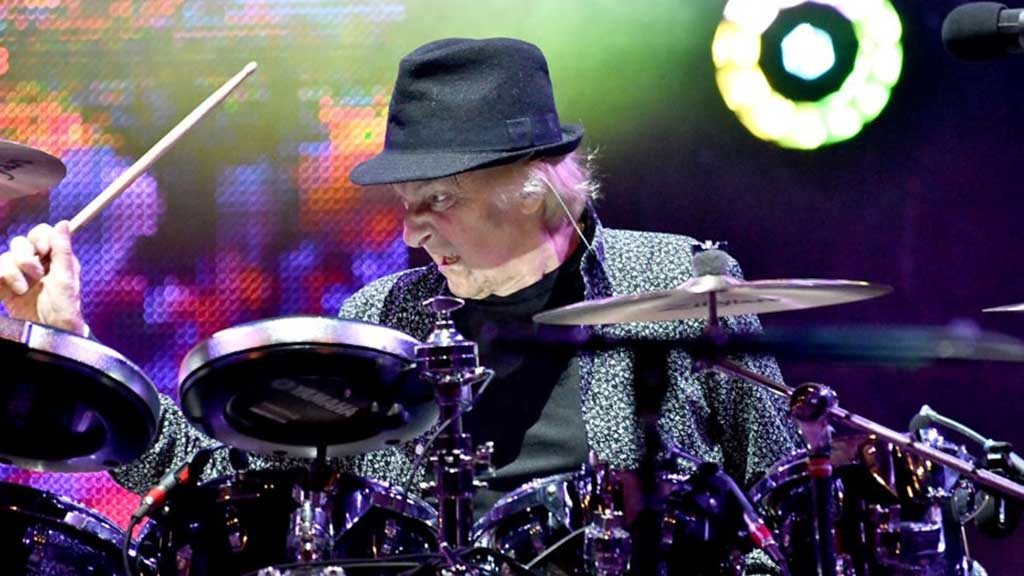 Muere a los 72 años Alan White, legendario baterista de Yes