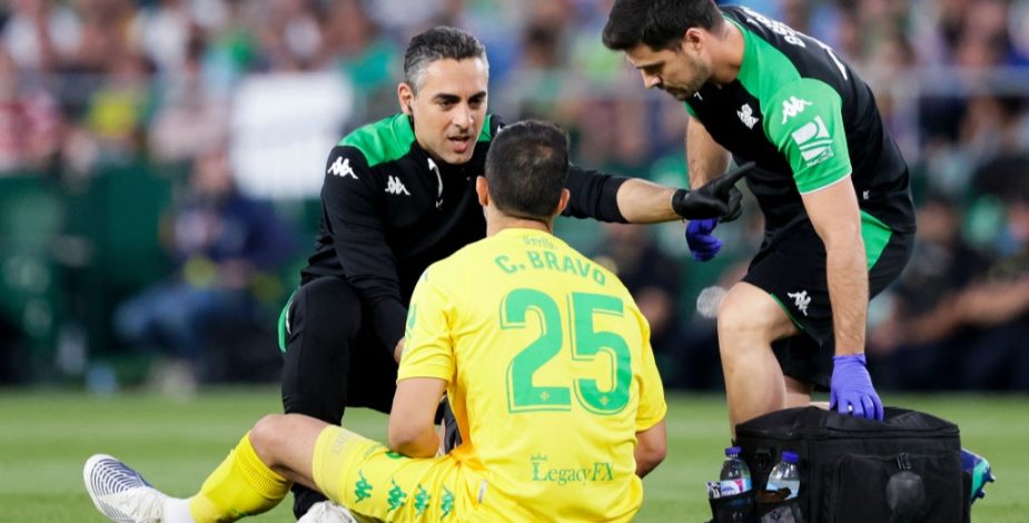 Manuel Pellegrini aclara estado de salud de Claudio Bravo: “Su lesión muscular no es grave”