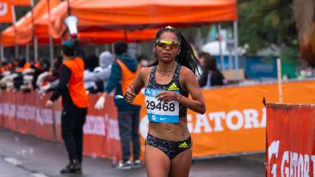Jennifer González, ganadora de los 10k en el Maratón de Santiago, destaca la presencia femenina: "Las mujeres cada vez se empoderan más"