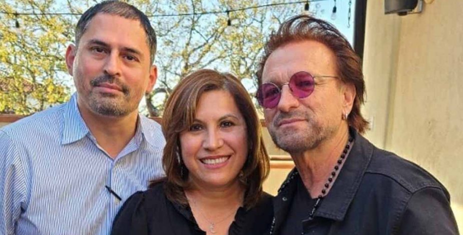 Fingió ser Bono, el cantante de U2, y comió gratis en un restaurante