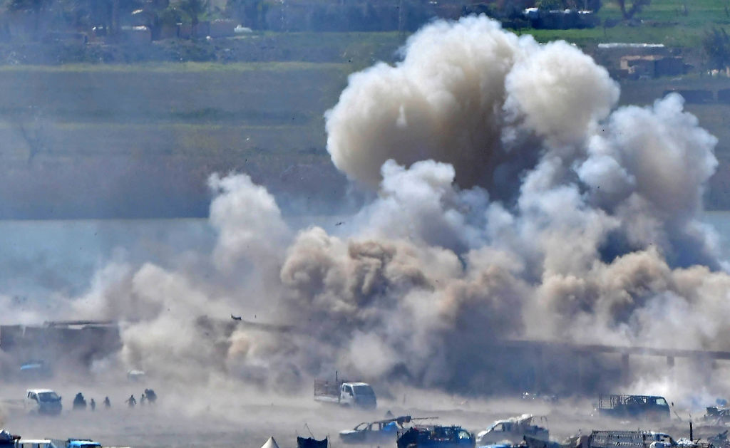 Imagen de un ataque con misiles sobre la localidad siria de Baghuz en 2019