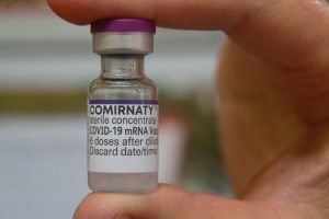 BioNTech asegura que tres dosis de su vacuna protegen a menores de cinco años contra el covid