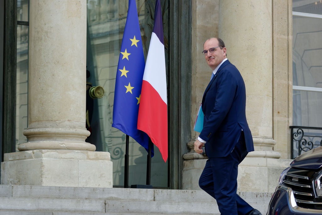 El renunciado primer ministro Jean Castex llegando al Palacio del Elíseo