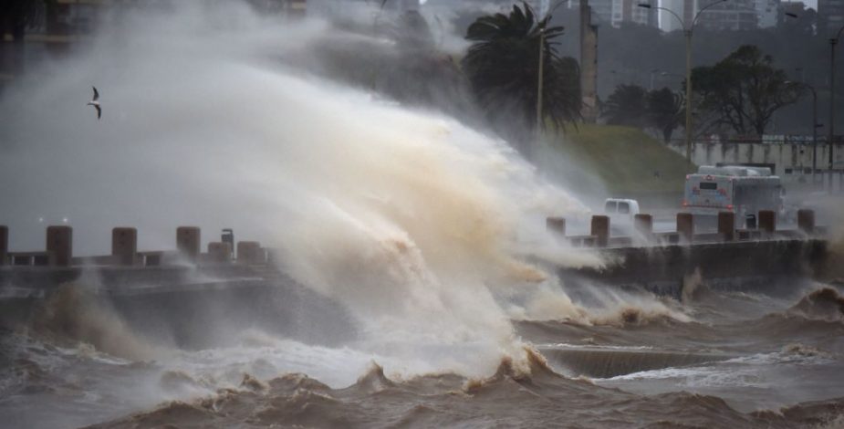 Uruguay en alerta por la llegada del ciclón tropical Yakecan