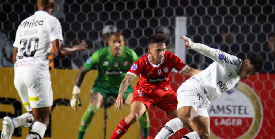 Con un escándalo de proporciones, Santos derrotó a Unión La Calera en Brasil por Copa Sudamericana