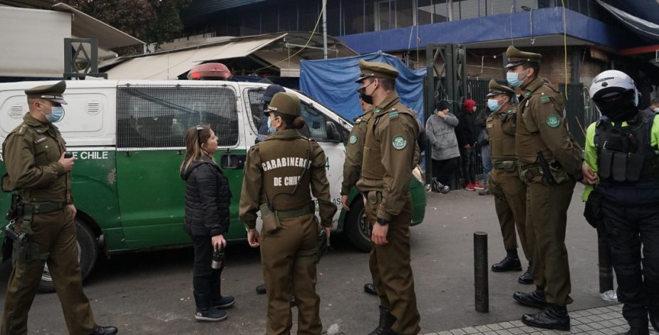 Carabineros realiza copamiento en barrio Meiggs tras desalojo del comercio ambulante