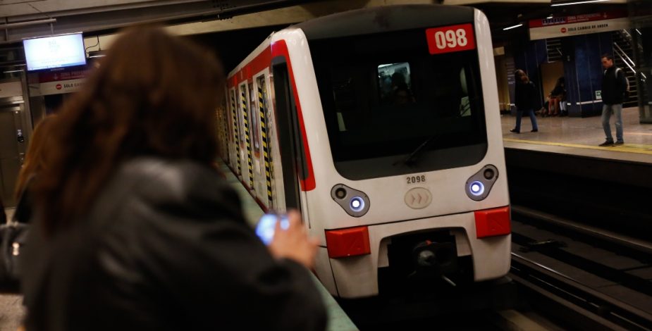 Metro de Santiago anuncia el restablecimiento del servicio en Línea 1