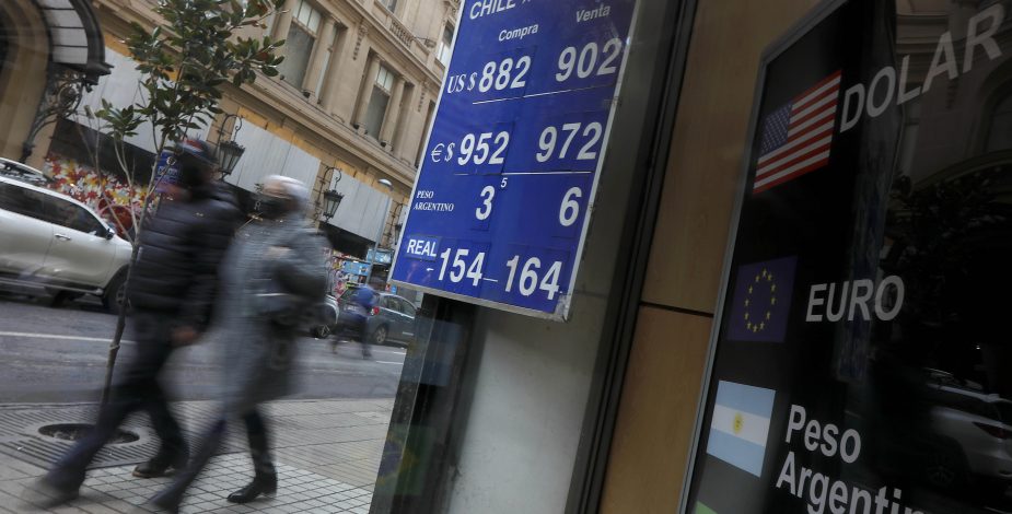 El plan de Hacienda frente al alza del dólar: venderá US$5.000 millones de excedentes de la caja fiscal