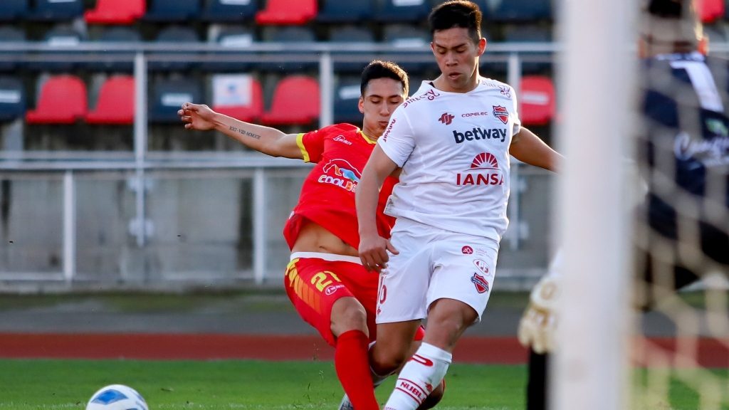 Ñublense extrema recursos y llega a los lanzamientos penales para eliminar a Independiente de Cauquenes en Copa Chile