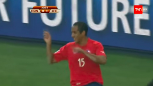 Jean Beausejour tras convertir el 1-0 de Chile ante Honduras en Sudáfrica 2010. (Foto: Captura Transmisión TVN)