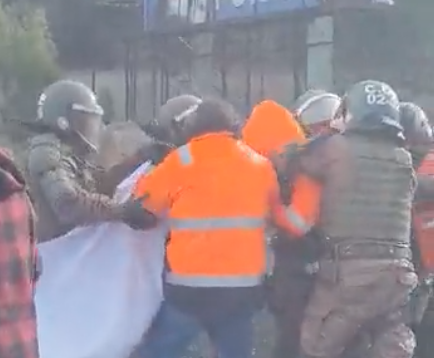 Paro nacional de Codelco: 18 trabajadores fueron detenidos por obstaculizar el paso de buses a la mina El Teniente