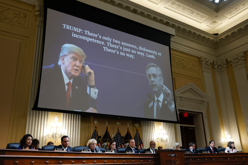 Comisión investigadora revisa declaraciones de testigos sobre Trump