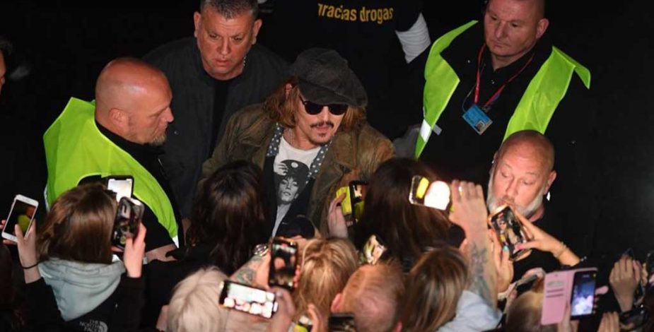 Johnny Depp se presentó con Jeff Beck en un festival de blues