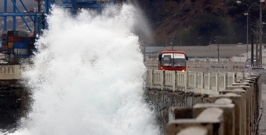 Fuertes marejadas se registraron en Valparaíso producto de sistema frontal
