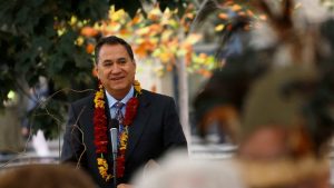 Alcalde de Rapa Nui sobre viajes humanitarios: "Hay resistencia para querer abrir la isla"