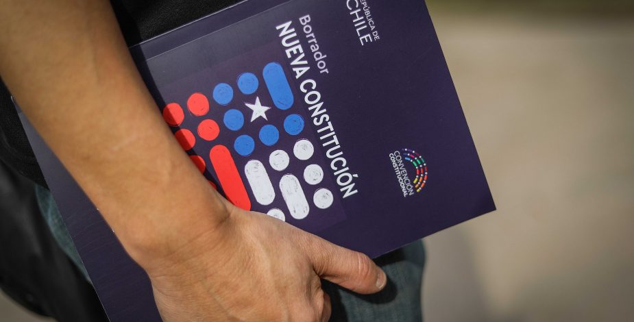 Cadem: el Rechazo sigue arriba y el Apruebo acorta la distancia a 8 puntos