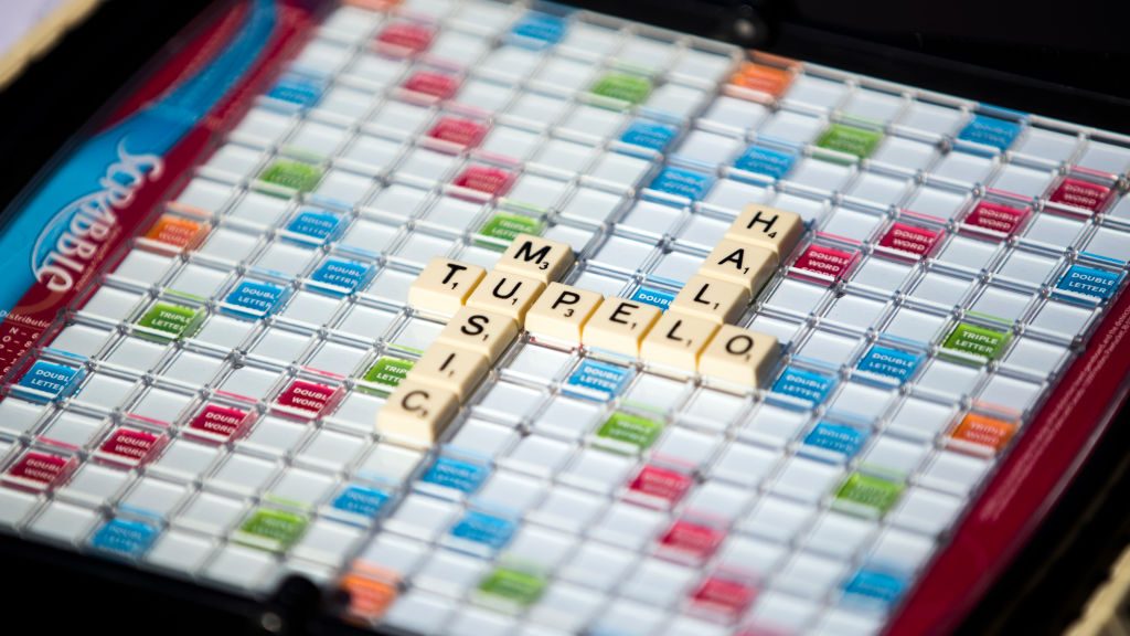 El clásico Scrabble en la polémica: prohíben 400 palabras por ser consideradas "ofensivas"