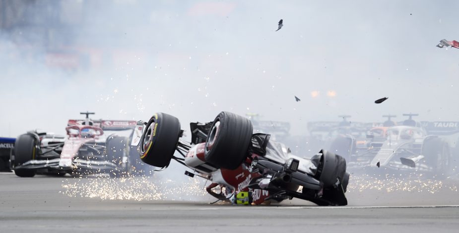 Preocupación en la Fórmula 1: piloto de Alfa Romeo sufrió impactante accidente durante el GP de Gran Bretaña