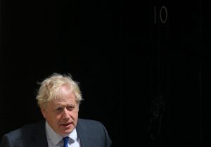 Crisis en Reino Unido: Johnson avisó su renuncia