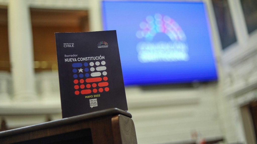 Convención Constitucional hace entrega de propuesta de nueva Constitución a Presidente Boric