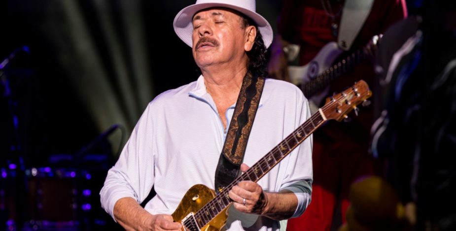 Carlos Santana se desmaya en pleno show en Estados Unidos