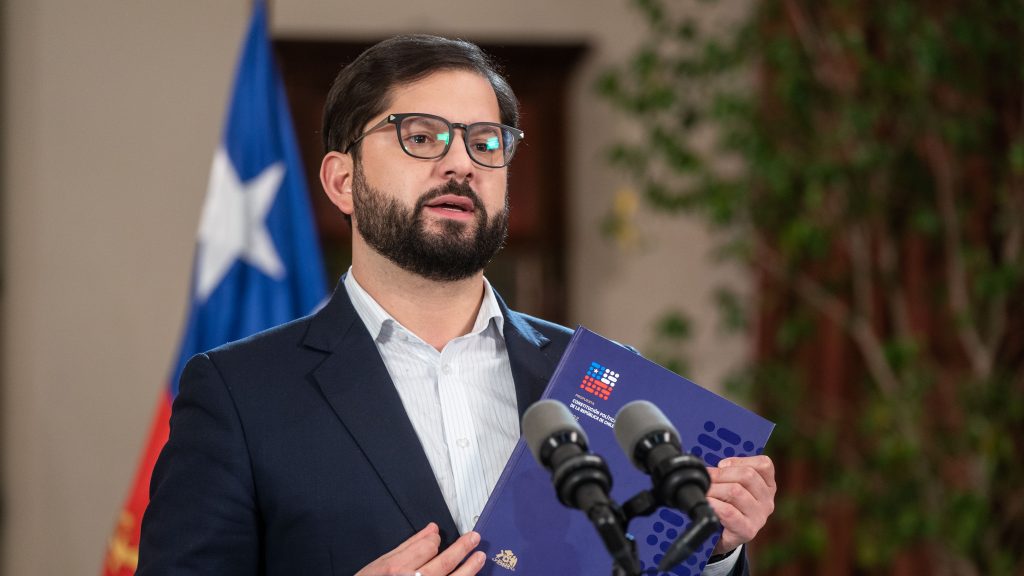 Presidente Boric y propuesta de Constitución: "Nuestro Gobierno hará todos los esfuerzos para que el texto se debata en escuelas y liceos"