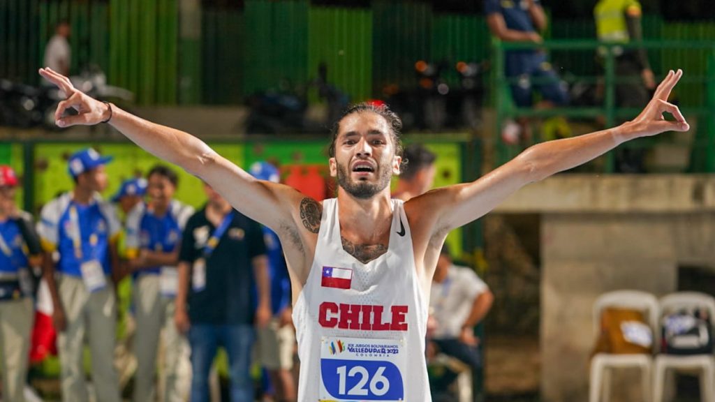 Carlos Díaz consigue la medalla de oro en los 5.000 metros del atletismo en los Juegos Bolivarianos