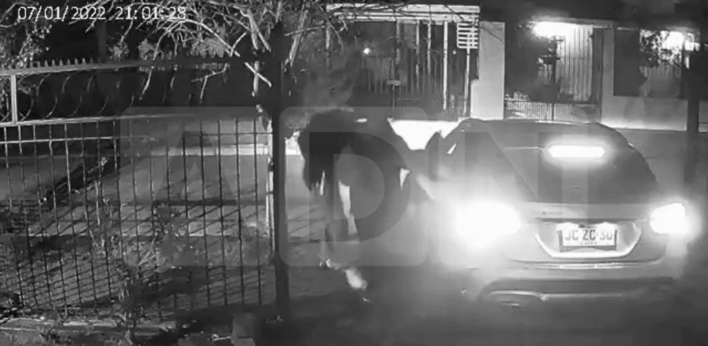 Delincuentes roban casa en La Cisterna utilizando el método del alunizaje