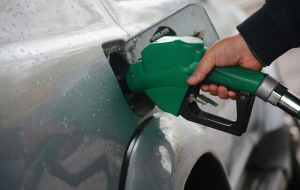 Precios de las bencinas: revisa dónde está el combustible más barato en Santiago y el resto de Chile