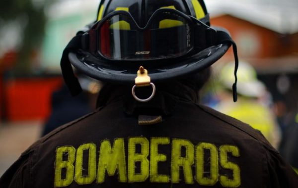 Incendio en local de calle París moviliza a cuatro compañías de Bomberos