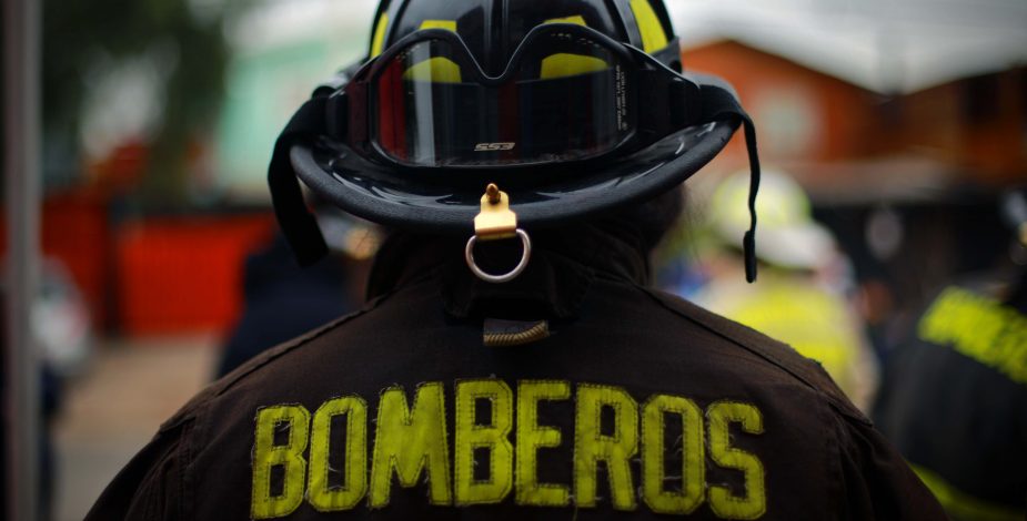 Incendio en local de calle París moviliza a cuatro compañías de Bomberos
