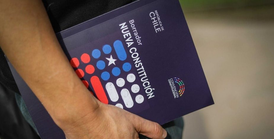 Encuesta Data Influye: Un 46% de los chilenos consultados iría por el Rechazo a la Nueva Constitución