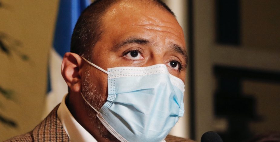 “Atenta contra el derecho a la educación”: Ministro Ávila condena ataque incendiario a escuela en La Araucanía