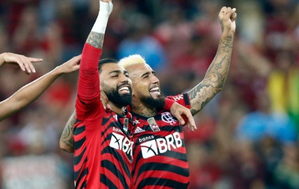 Arturo Vidal dijo presente en la humillante goleada de Flamengo sobre Athletico Paranaense 