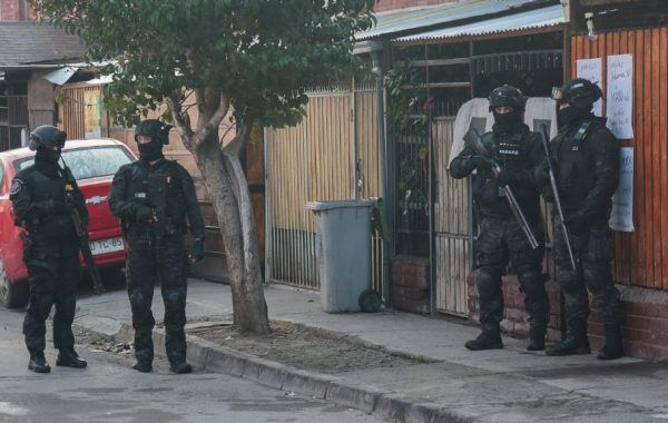 La caída de "Los Caldera": PDI allana 36 casas y detiene a más de 27 personas por delitos vinculados a "violencia urbana"