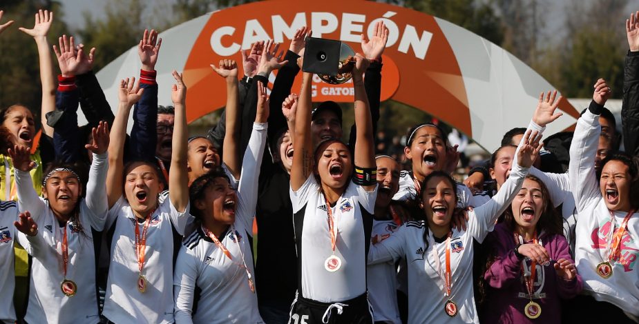 Colo Colo golea a la U. de Chile y levanta el título del Fútbol Formativo Femenino 