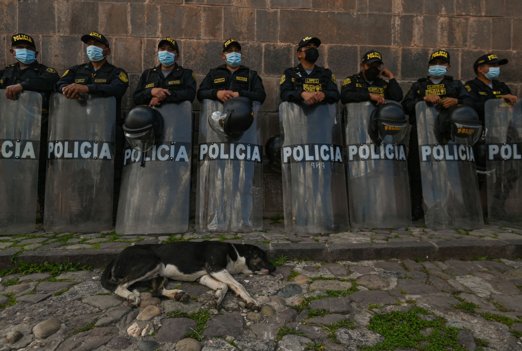 Miembros de la fuerza policial de Perú en el Cusco
