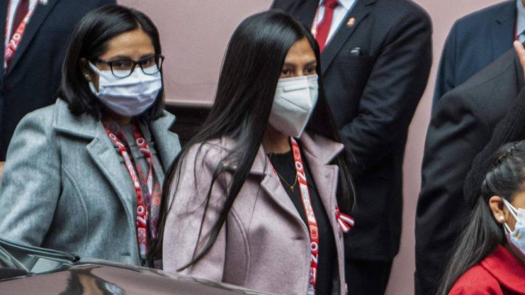 Perú: Equipo policial ingresa hasta el palacio presidencial para detener a cuñada de Pedro Castillo