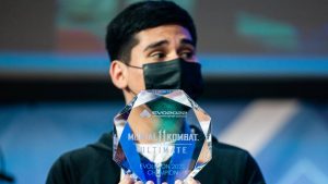 Chileno de 17 años se corona campeón mundial de Mortal Kombat en EVO 2022