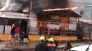 Incendio destruye club social "Viejos Tercios" en Viña del Mar