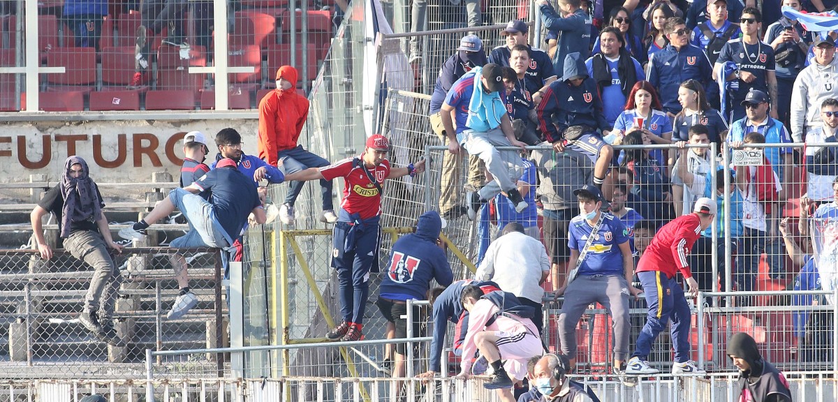 Universidad De Chile Identificó A 26 Hinchas Que Provocaron Desórdenes En El Clásico Universitario 