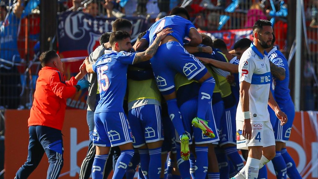 La U hace su mejor partido del año y da el primer golpe en el Clásico Universitario por Copa Chile